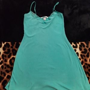 Vs Nightgown! 💙💚